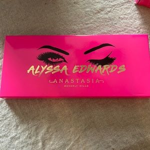 Alyssa Edwards X Anastasia Beverly Hills eyeshadow palette